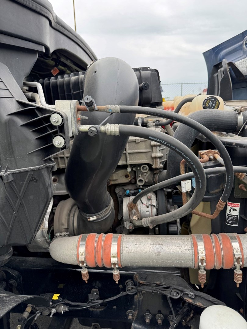 2019 FREIGHTLINER CASCADIA 113 - USED TRUCKS DAY CAB - image 10